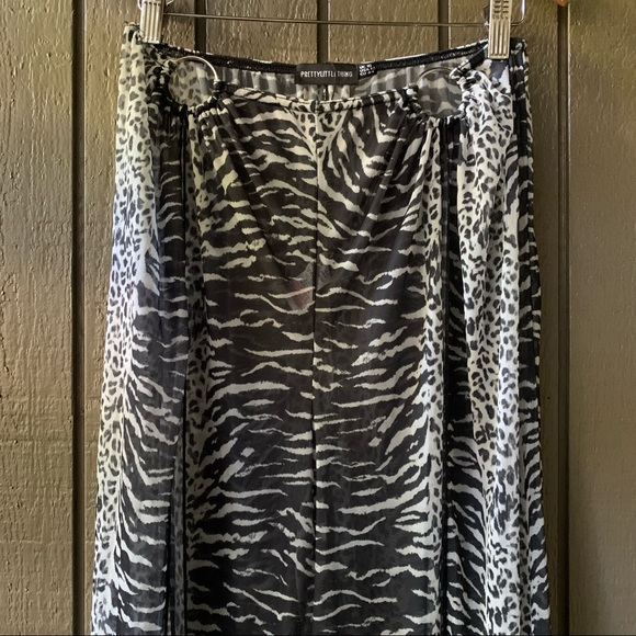 PrettyLittleThing Plus Size Black Animal Print Cover Up Pants - Picture 3 of 8